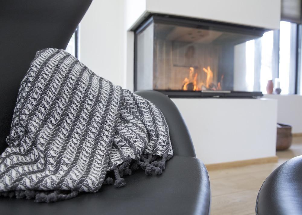 Decke mit Fransen aus 100 % Baumwolle – 135 x 200 cm. von Rugs’N’More