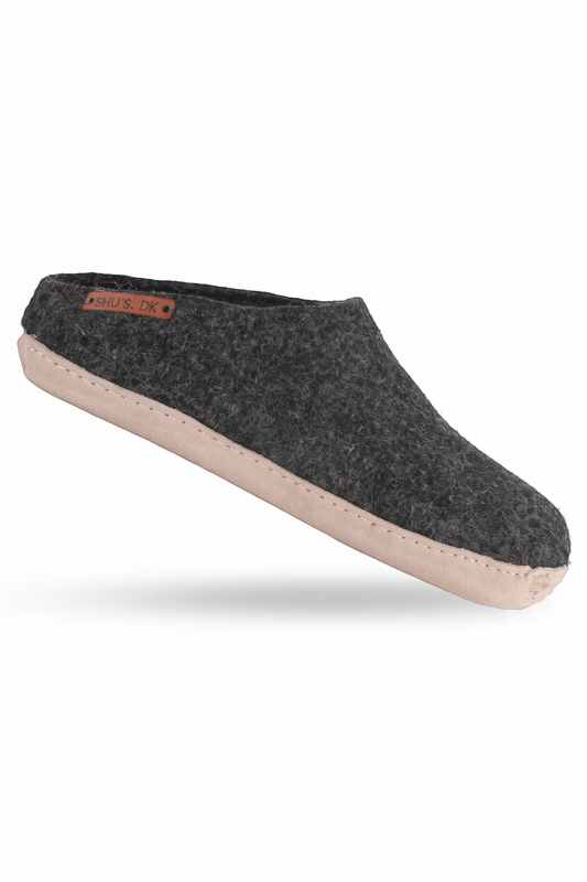 Wollpantoffel(100 % reine Wolle) – Modell Koks mit Sohle aus Leder – Dänisches Design von SHUS