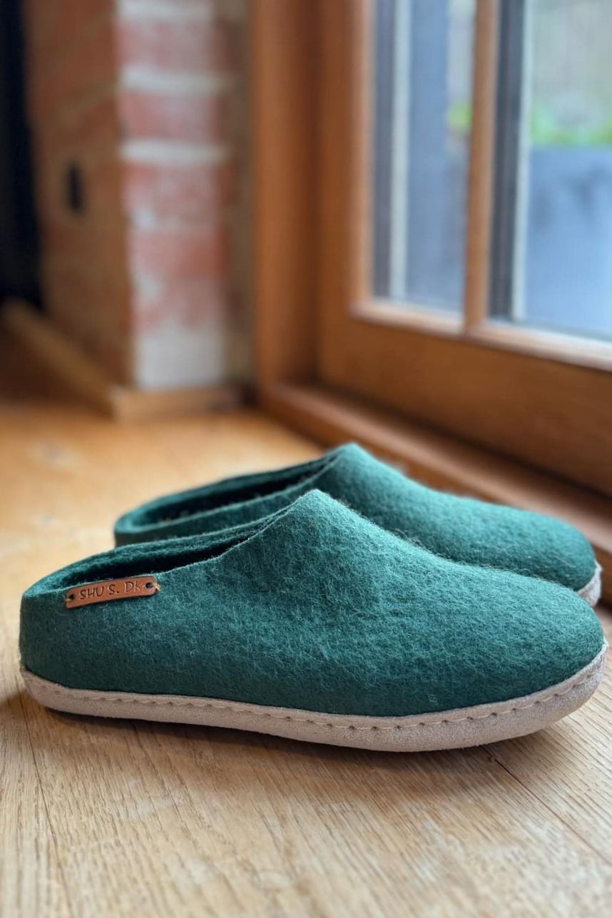 Wollpantoffel (100 % reine Wolle) – Modell Grün mit Ledersohle – Dänisches Design von SHUS