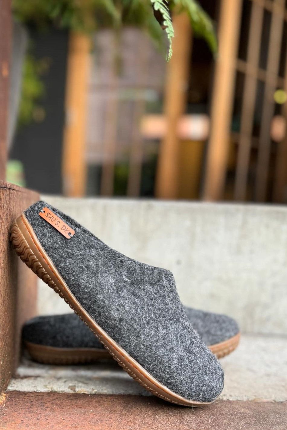 Wollpantoffel (100 % reine Wolle) – Modell Koks mit Gummisohle – Dänisches Design von SHUS
