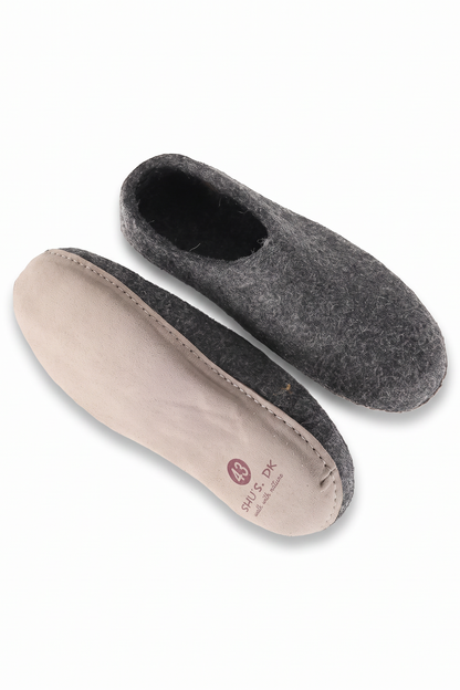 Wollpantoffel(100 % reine Wolle) – Modell Koks mit Sohle aus Leder – Dänisches Design von SHUS