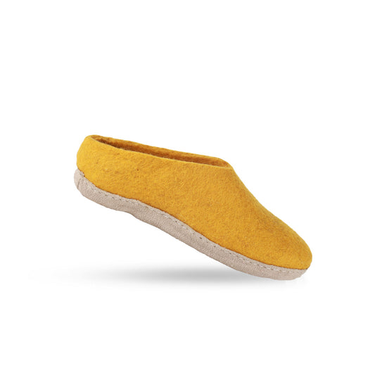 Wollpantoffel (100 % reine Wolle) – Modell Currygelb mit Ledersohle – Dänisches Design von SHUS