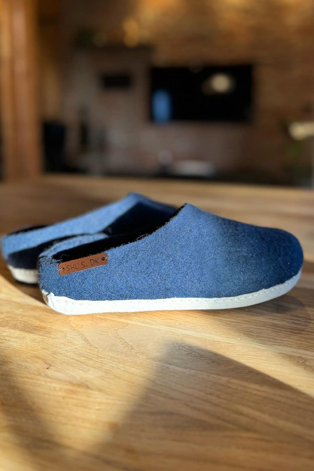 Wollpantoffel (100 % reine Wolle) – Modell Blau mit Ledersohle – Dänisches Design von SHUS